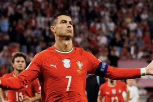 Роналду ма? Месси ма? Барлық уақыттың ең үздік футболшысы анықталды