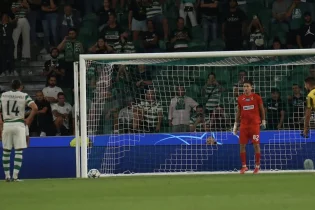 Қазақтың қақпасында 18 жасар қаһарман! Шерхан Қалмұрза Еуропаны дүр сілкіндірді