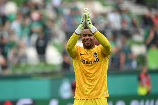 “Фрайбург” қақпашысы қатарынан 5 пенальти қайтарып рекорд орнатты