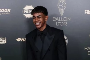 Нәбәрі 18 жасында “Алтын допқа” басты үміткерлердің бірі болатындай Ламин Ямал не істеді?