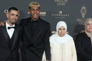 “Бұл моральдық соққы болды” Ямалдың әкесі “Алтын доптың” Дембелеге берілгеніне келіспейді