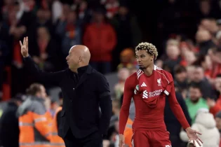 “Ливерпуль” бапкері шабуылшысын ақымаққа теңеді