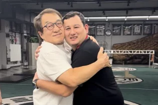 Джеки Чан Қазақстандық клубқа қолдау көрсету үшін Қазақстанға келді. Бірақ ол клуб “Қайрат” емес….