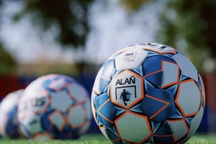 ҚФФ 1,16 млн теңгеге футбол доптары мен қақпа торларын сатып алады