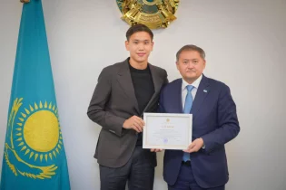 Шерхан Қалмырзаға грант табысталды