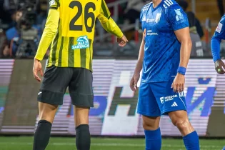 «Қазақ тренерді қойсаң осы енді, ағайын-туысқандарын тыға береді». Жанкүйерлер Дінмұхамед Қашкеннің Қазақстан құрамасына шақыртылуына ашық наразылық білдіруде