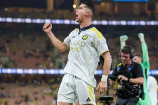 Роналду - футбол тарихындағы ең алғашқы миллиардер футболшы атанды