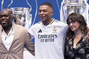 Килиан Мбаппенің неге әлі отау құрмағанының себебі неде? Анасы бар шындықты жайып салды