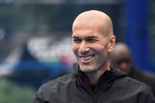 Зинедин Зидан Франция құрамасын баптағысы келетінін мәлімдеді