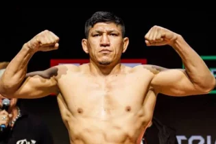 Ұлттық құрама қақпашысы Қуат Хамитовты жекпе-жекке шақырды