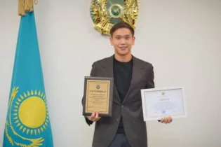 Шерхан Қалмұрза президенттік сайлауда үгіт жүргізді