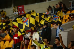 Төрешінің алғашқы ысқырығынан кейін тегін күруге рұқсат? «Қайрат» трибунаны толтыру үшін батыл қадамға бармақшы