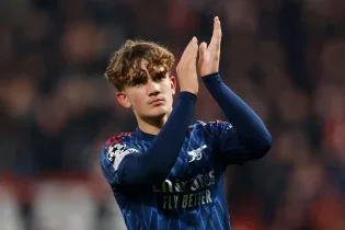 Чемпиондар лигасында алаңға шыққан тарихтағы ең жас ойыншы Макс Доуман