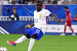 Н’ Голо Канте Франция құрамасына шақырту алды