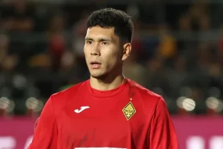 Темірлан Анарбековтың қолы қойылған доп аукционда сатылды