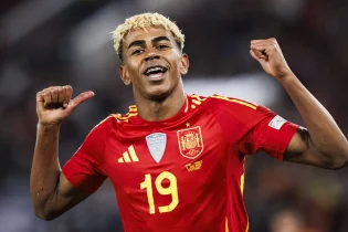 Ламин Ямал Испания құрамасынан шеттетілді