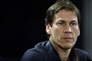 Бельгия бапкері Руди Гарсия өз командасының ойынын трибунадан басқаратын болады