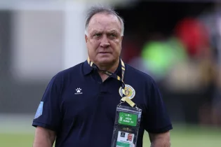 Бапкер Дик Адвокат Кюрасао командасынан кетіп қалды