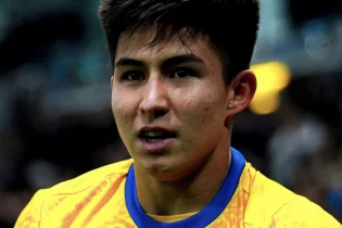 Сәтпаев Челсиде қай позицияда ойнайды?