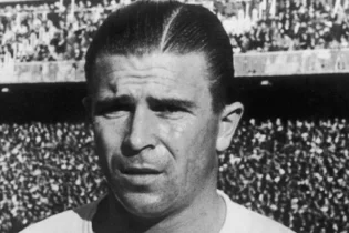 Месси атақты венгр Ференц Пушкаштың рекордын қайталады