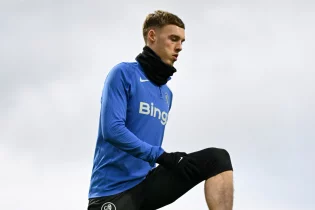 Коул Палмер “Арсеналмен” ойын алдында “Челси” сапына қайта оралды