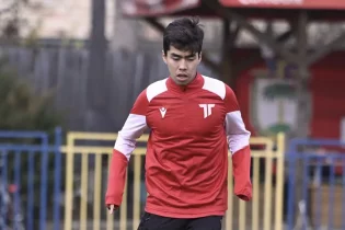 Қазақстандық футболшының командасы өз алаңында ірі есеппен жеңілді