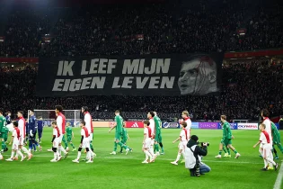 Нидерланды чемпионатында бір ғана жанкүйердің тамашалауымен матч өтуде