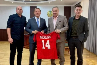 “Тобыл” басшылығын сынаған Ресейлік маманға “Манчестер Юнайтед” құрмет көрсетті