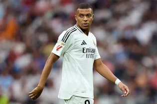 Килиан Мбаппе тізе жарақатын алып қалды