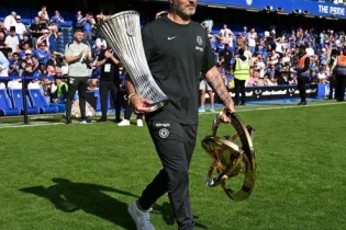 “Челси” бас бапкері қызметінен босатты