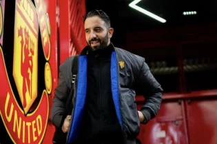 Ағылшындық алпауыт бапкерін қызметінен босатты