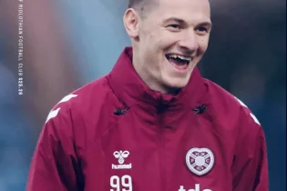 Ислам Чесноков Ұлы Британияда қанша табады?