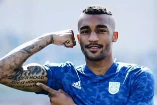 Премьер-Лиганың бірнеше клубында ойнаған футболшы бақилық болды