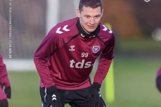 Ислам Чесноков “Хартстағы” алғашқы күндері туралы айтты