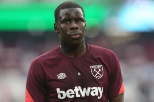 Мынанша жалақы төлей ала ма? Курт Зума «Қайсарға» осындай талап қойып отыр