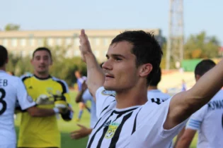 «Тобылдың» бұрынғы легионері: Қазақстанда бұрынғыдай жалақы жоқ