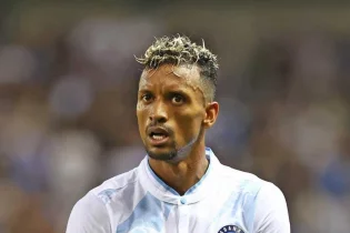 Сұмдық - Нани Ақтөбеден жөні түзу пәтер таба алмай жүрген көрінеді. Осыған байланысты Астанада тұрып, матчтарға ұшып келіп отыруы ықтимал...