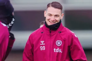 “Хартс” бапкері Ислам Чесноковтың ойынына тәнті: “Ол маусымның шешуші кезеңінде басты көзіріміз болады”