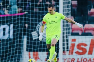 Маман Қазақстандық қақпашыны жоғары бағалады