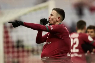 “Мұнда деңгей өте жоғары” – ҚПЛ сұрмергені Ресейде жарқырай ала ма?