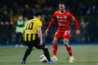 Отандық бапкер Дастан Сәтпаев пен Луиш Наниды салыстырды: стадион қазақстандық шабуылшының есімін ұрандатты, ал португалиялықтың шығуы мүлде байқалмады