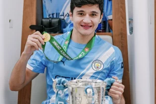 Тарих – Орталық Азиялық футболшы Англия лига кубогын еншіледі