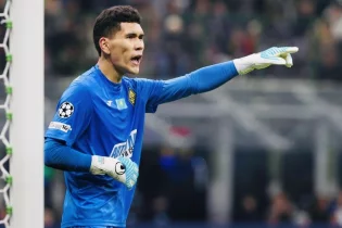 Қазақстандық қақпашы “ПСЖ” немесе “Челсиге” ауысады – Еуропа сарапшылары таңданыс үстінде