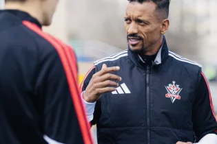 “Жаяу жүруді мен де білемін” – Болат Есмағамбетов Наниді аяусыз сынға алды