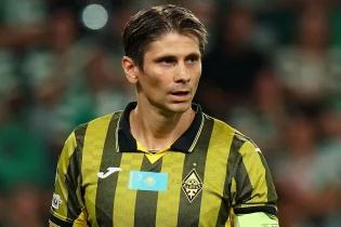 “Наниге 100 мың доллар төлегенше, стадион салмадыңдар ма?” – Беларусьтік футболшы ҚПЛ-ды аяусыз сынға алды