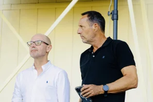 ҚФФ Скотт Манн мен Джон ван ’т Схиптің жалақысына қатысты ақпаратты жоққа шығарды